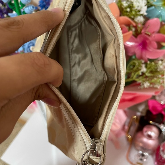 Coach Cream Shoulder Bag with Timeless Elegance - Picture 5 of 6